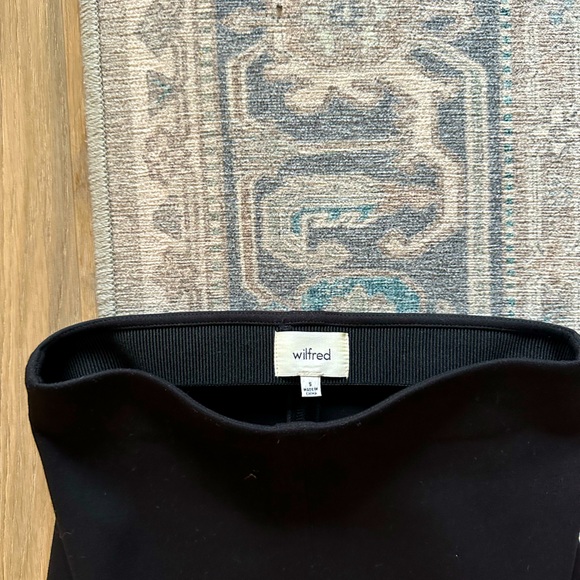 Wilfred Black Tube Skirt Rayon/Spandex Size Small - Picture 3 of 3